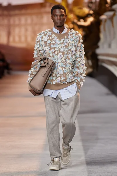 Look 48